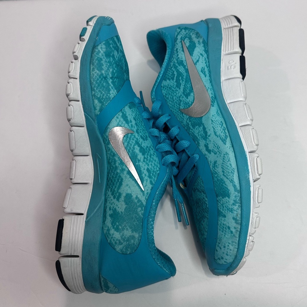 Used Women’s Nike 5.0 free run sz. 5.5 - Picture 3 of 7